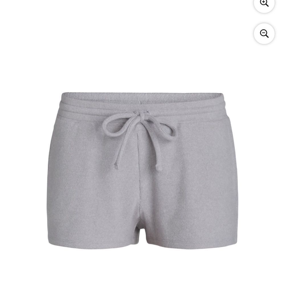No Boundaries Women's Light Gray Athletic Shorts XXL